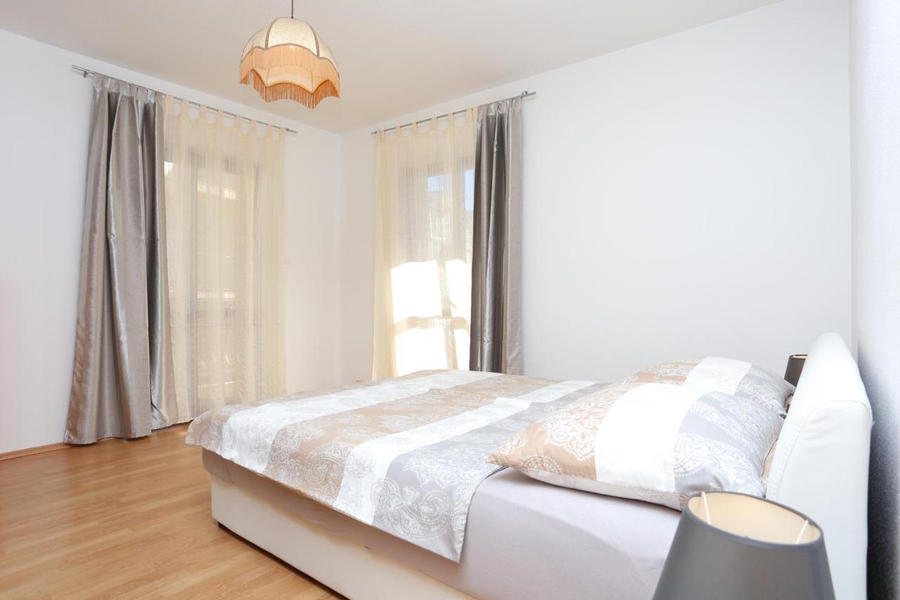Apartments By The Sea Arbanija, Ciovo - 17332 โตรกีร์ ภายนอก รูปภาพ