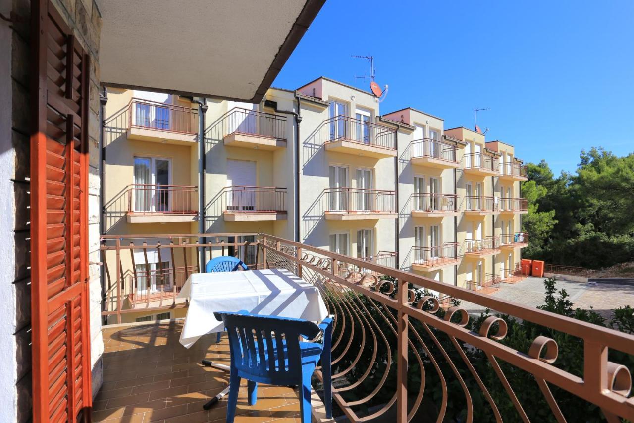 Apartments By The Sea Arbanija, Ciovo - 17332 โตรกีร์ ภายนอก รูปภาพ