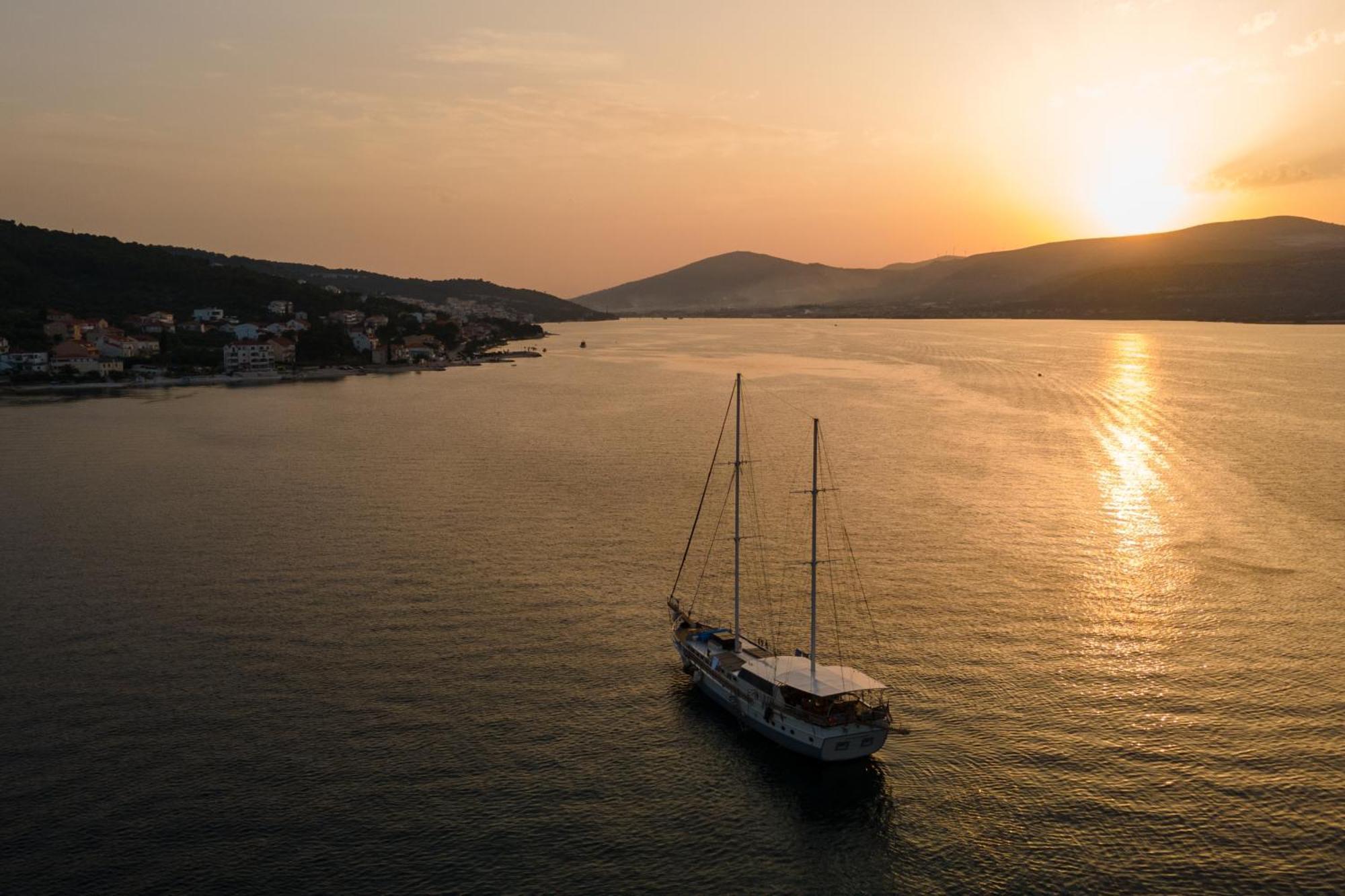 Apartments By The Sea Arbanija, Ciovo - 17332 โตรกีร์ ภายนอก รูปภาพ